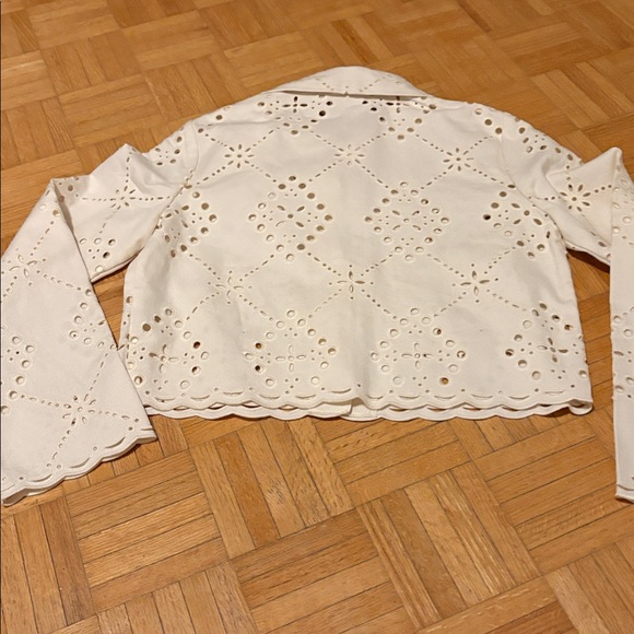 Camila Coelho White Eyelet Button-Up Jacket - Picture 6 of 9